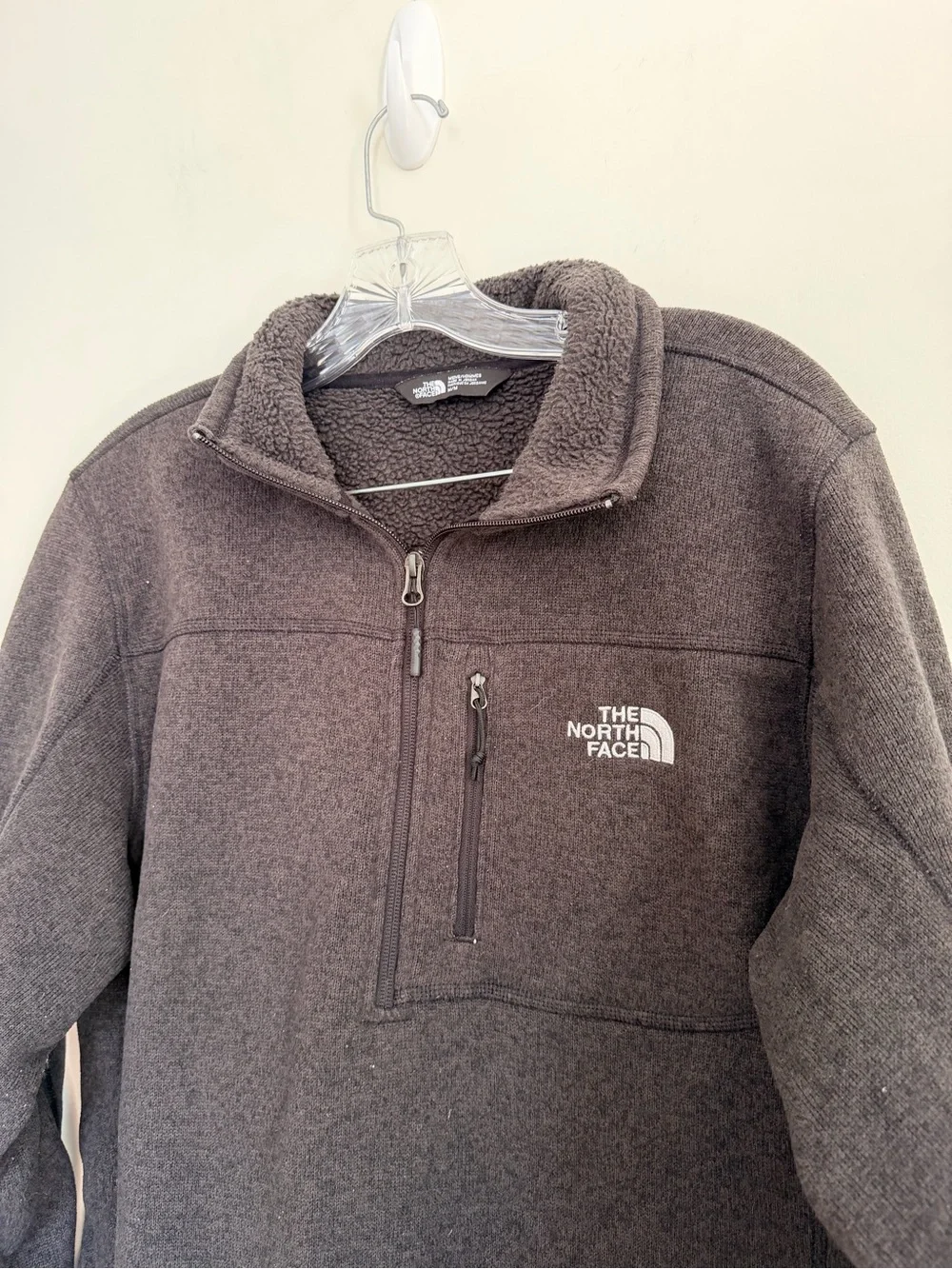 The North Face men’s Gordon Lyons Quarter Zip Sweater Fleece Pullover black